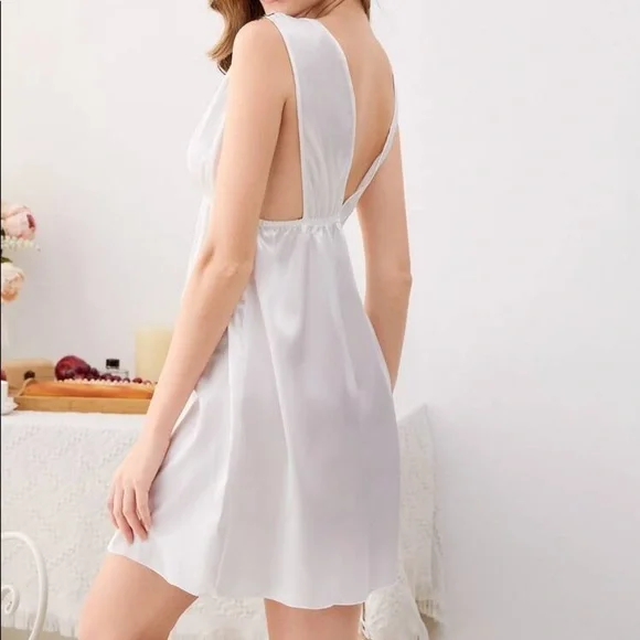 New White Satin Silk-Like Lace Nightgown​ - Picture 2 of 6